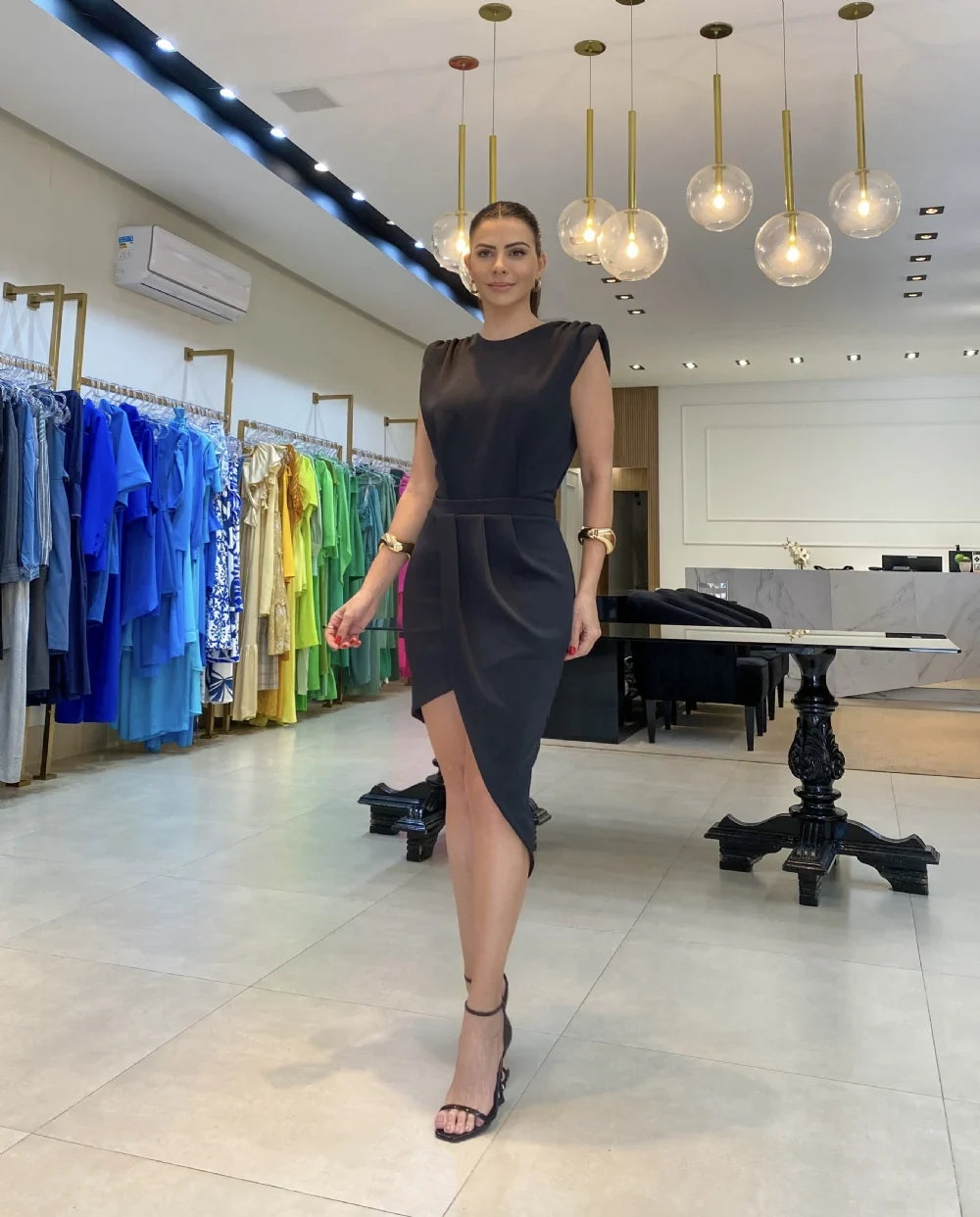 Carla – Robe Élégance fluide et moderne