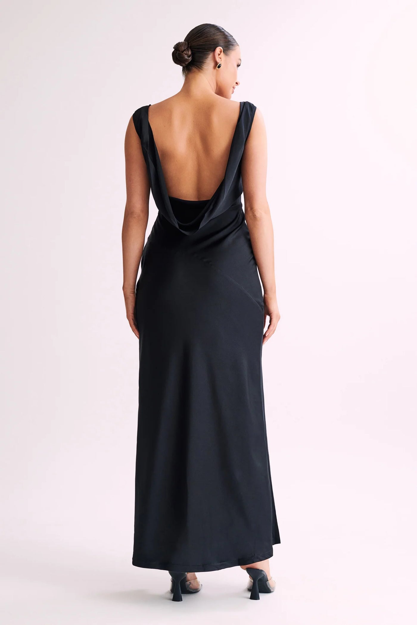 Nadia - Robe Longue Satinée à Dos Drapé