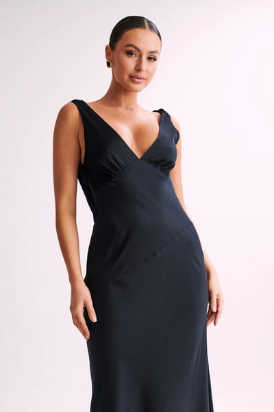Nadia - Robe Longue Satinée à Dos Drapé