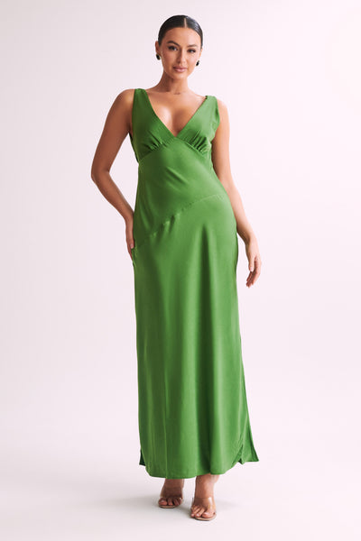 Nadia - Robe Longue Satinée à Dos Drapé