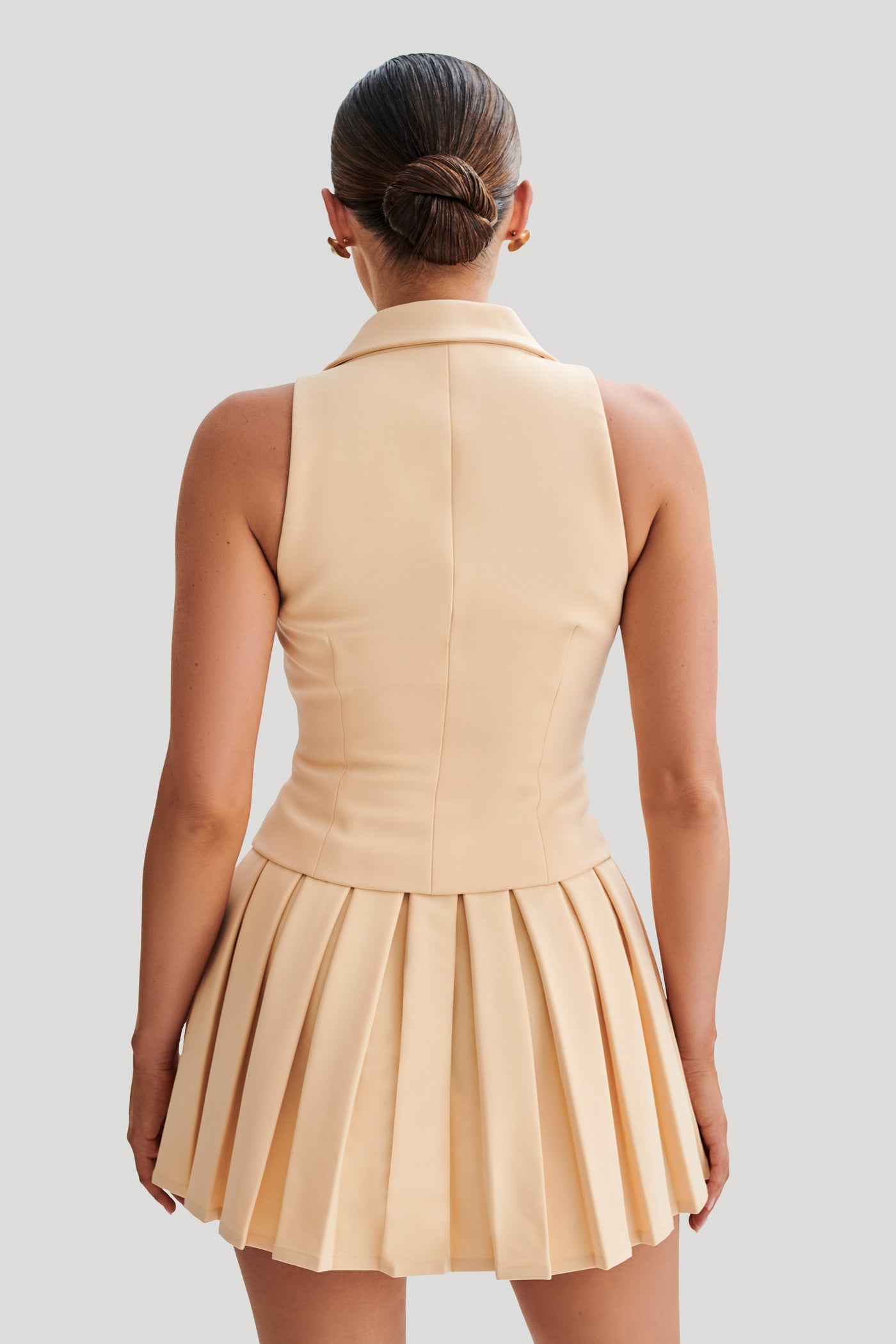 Mura – Ensemble Tailleur Structuré avec Gilet et Jupe