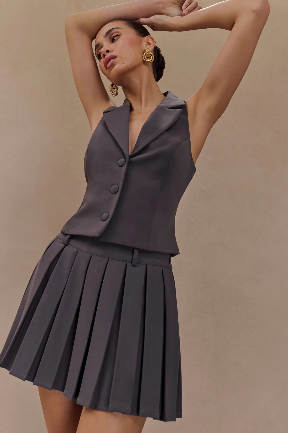 Mura – Ensemble Tailleur Structuré avec Gilet et Jupe