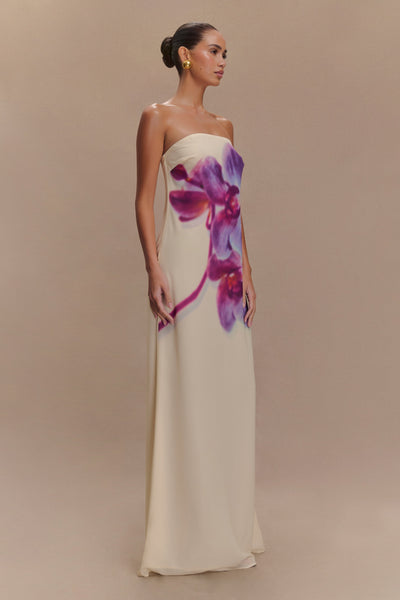 Amaya – Robe longue en chiffon sans bretelles à imprimé orchidée ivoire et koi