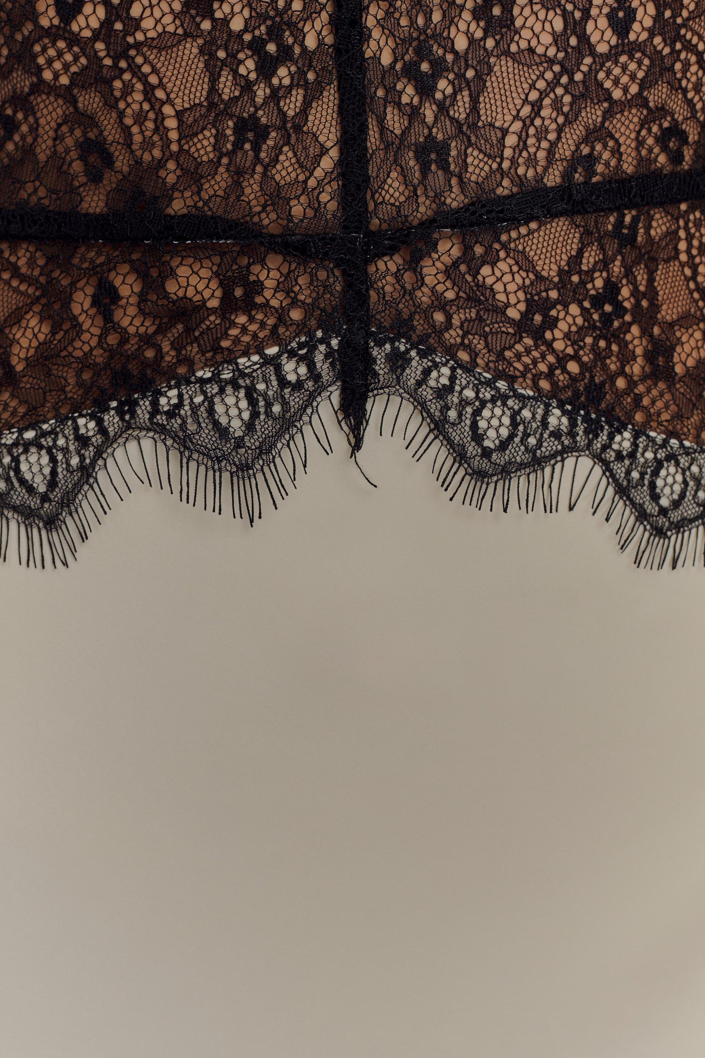Zafria - Robe Longue en Dentelle et Satin
