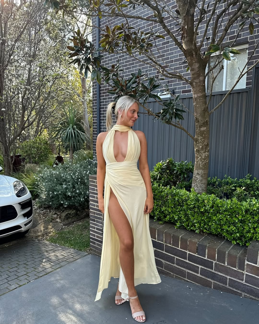 Antonia - Robe fendue dos nu à décolleté plongeant