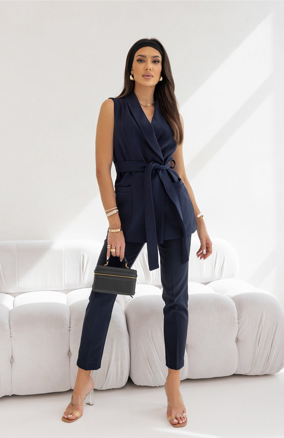 Stella – Ensemble Tailleur Sans Manches avec Ceinture et Pantalon Cigarette