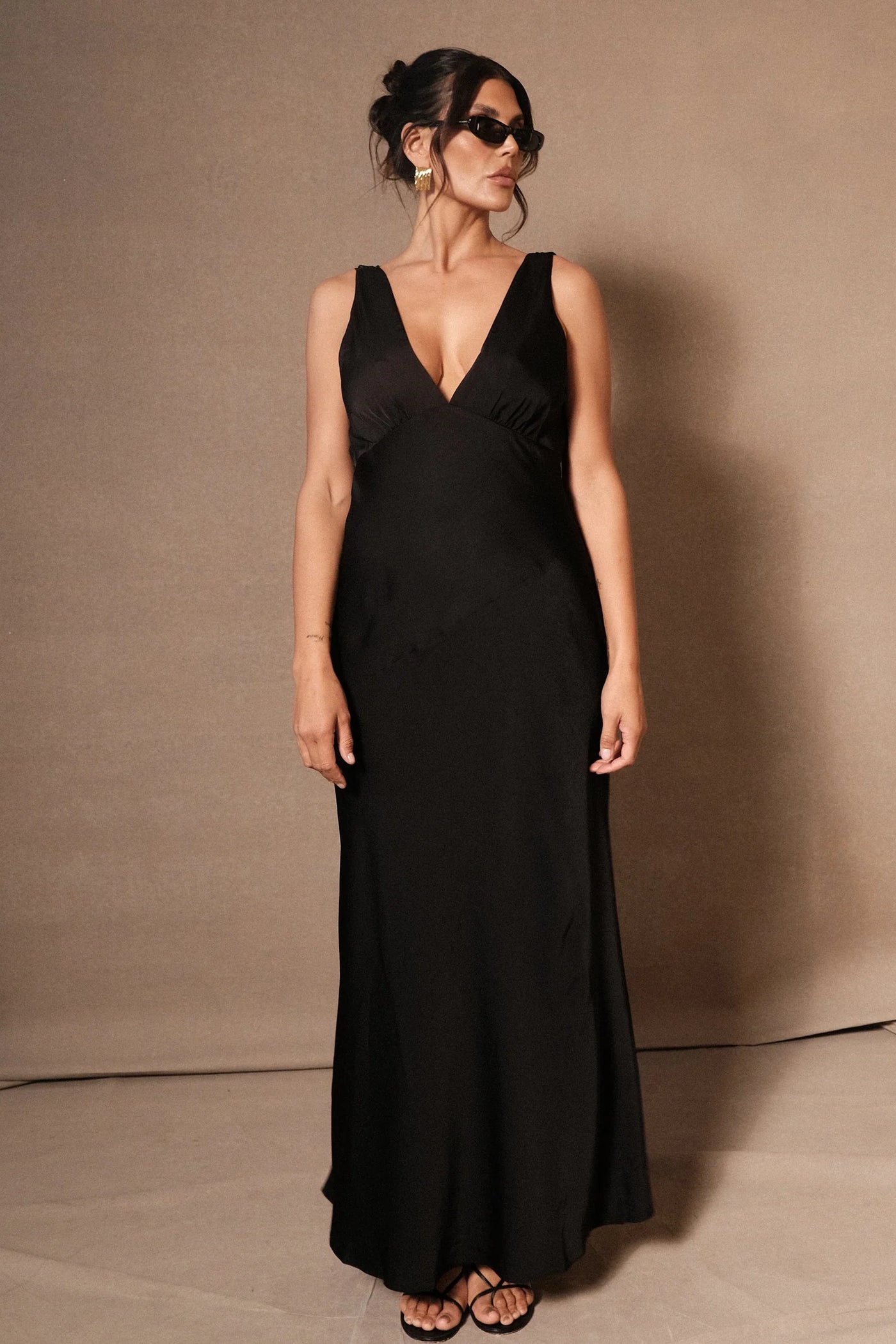 Nadia - Robe Longue Satinée à Dos Drapé
