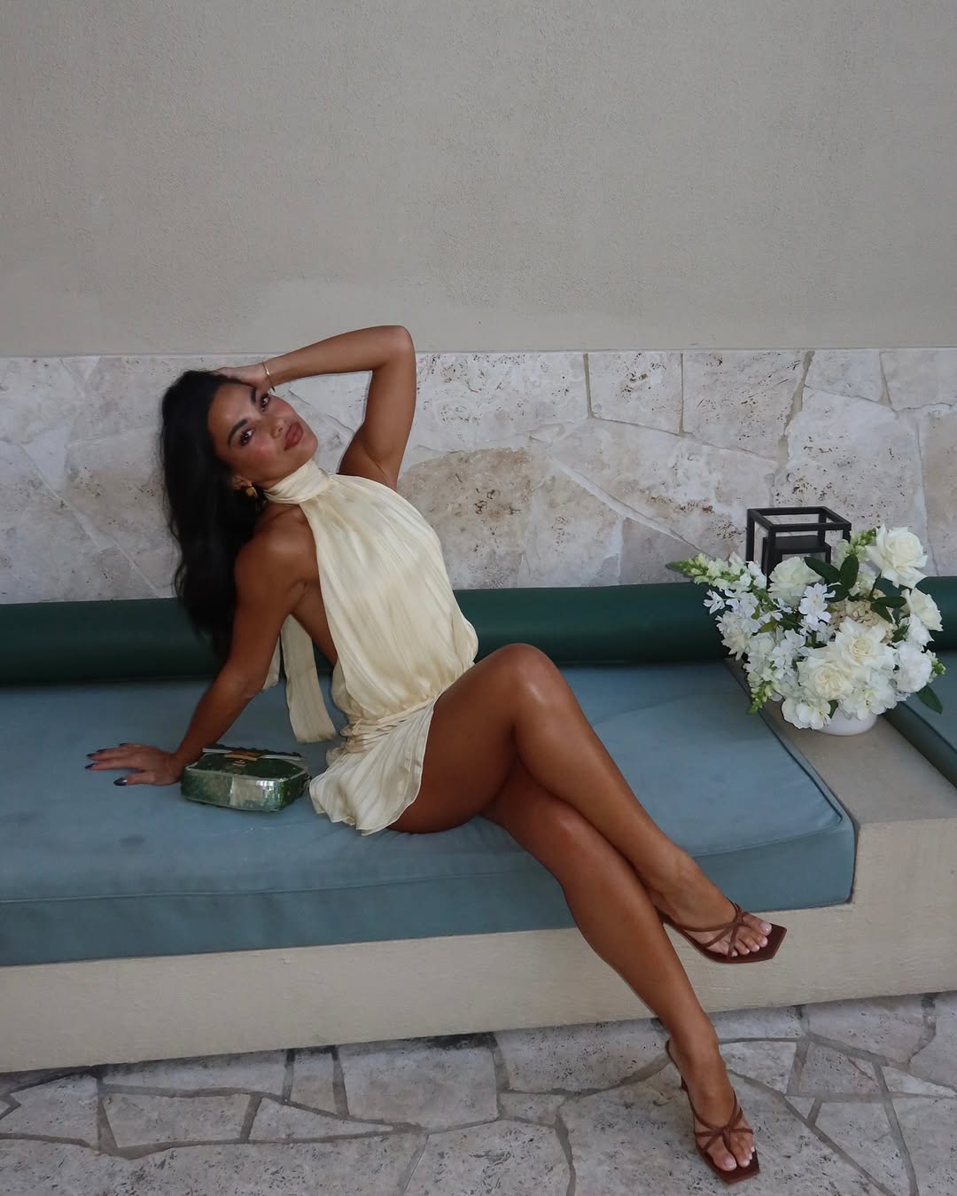 Gianna - Robe mini en dentelle à col licou