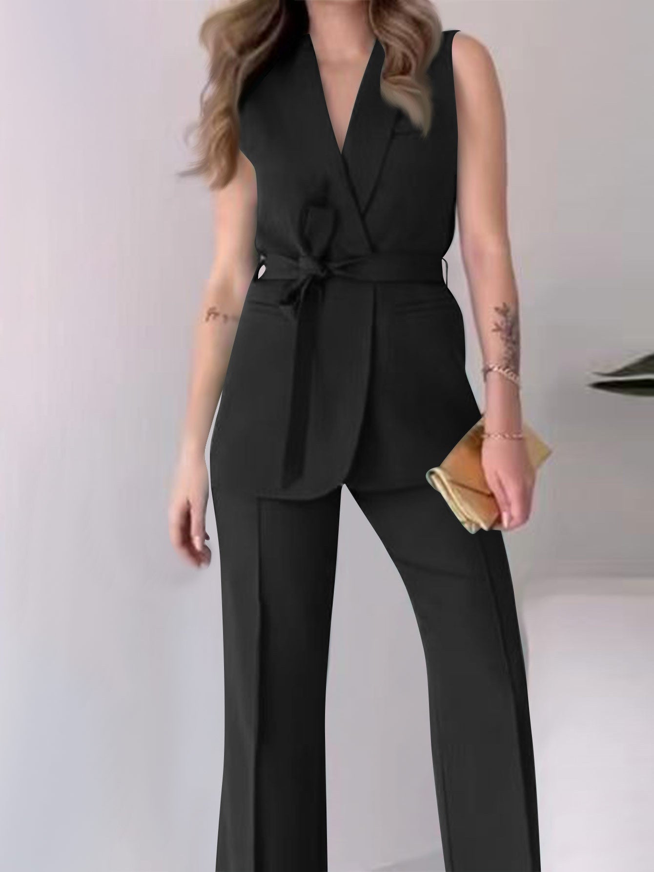 Stella – Ensemble Tailleur Sans Manches avec Ceinture et Pantalon Cigarette