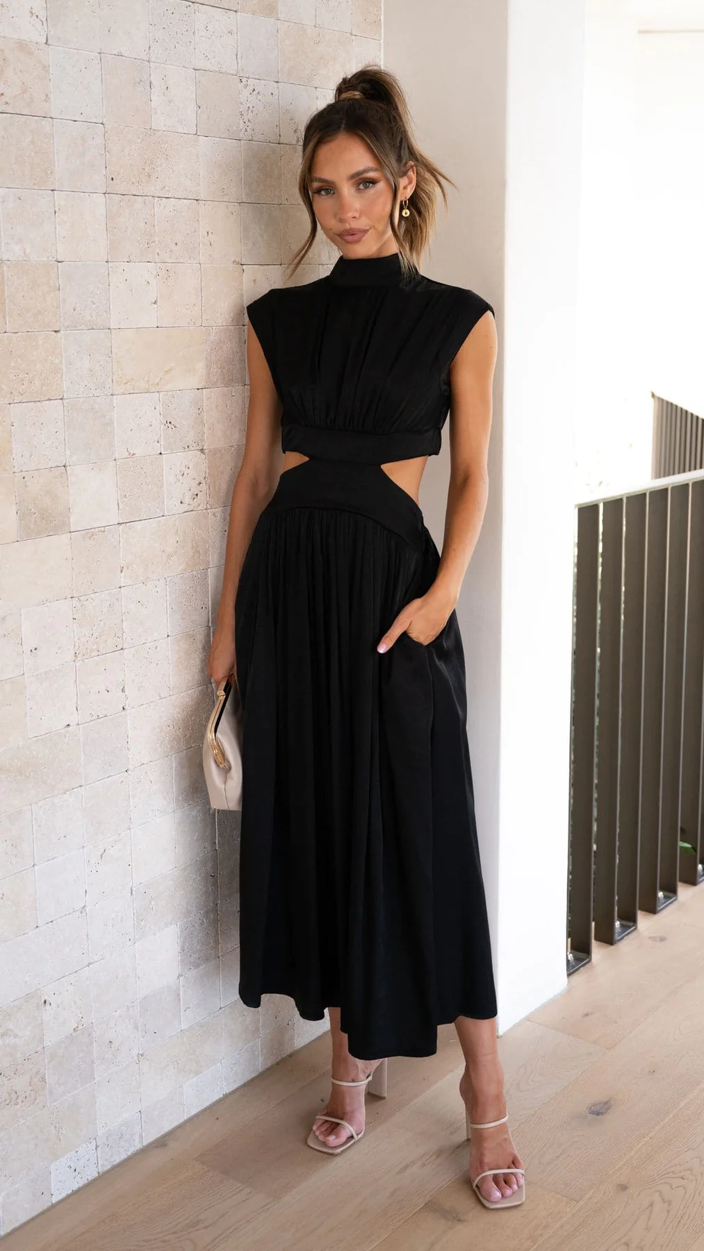 Quincy – Robe Midi avec Découpe et Poches