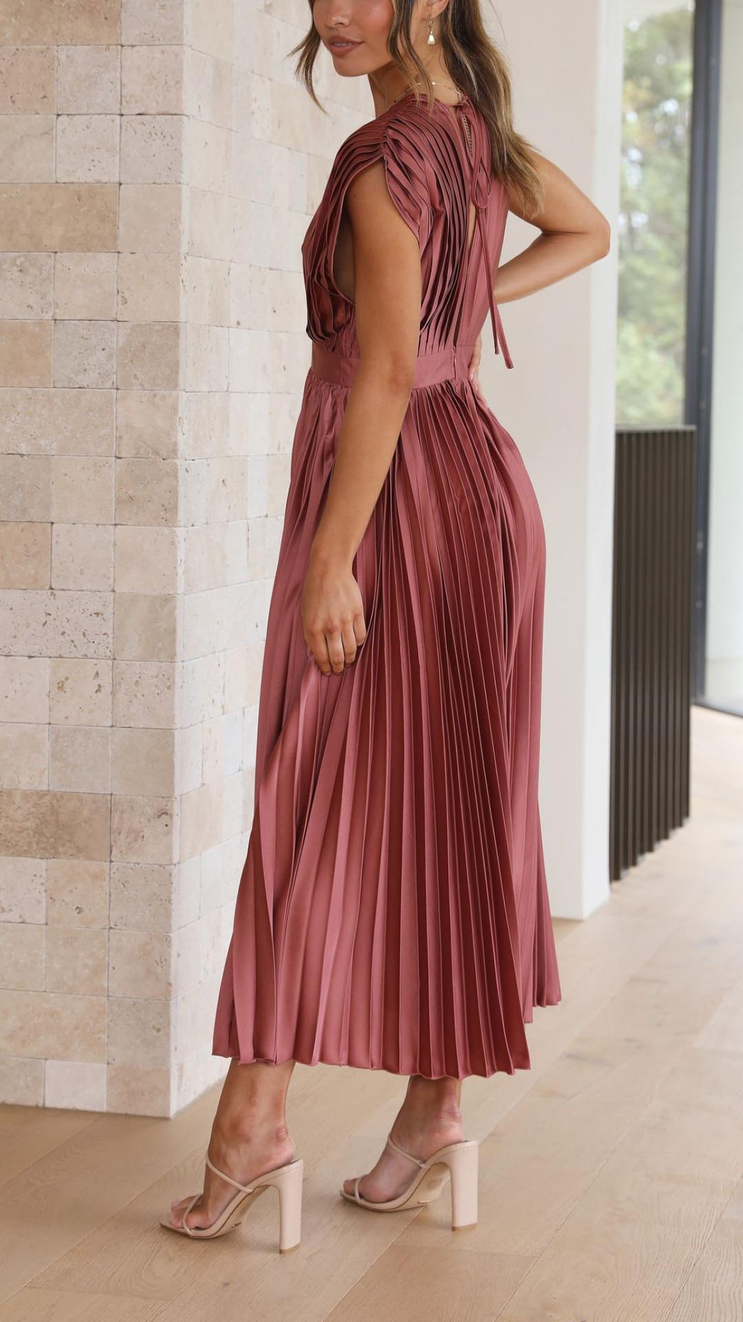 Alexis – Robe Élégante Plissée