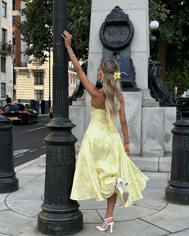 Esmeralda - Robe midi sans manches à col licou