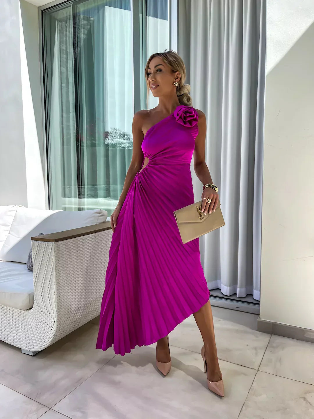 Lizbeth – Robe à épaules fleuries