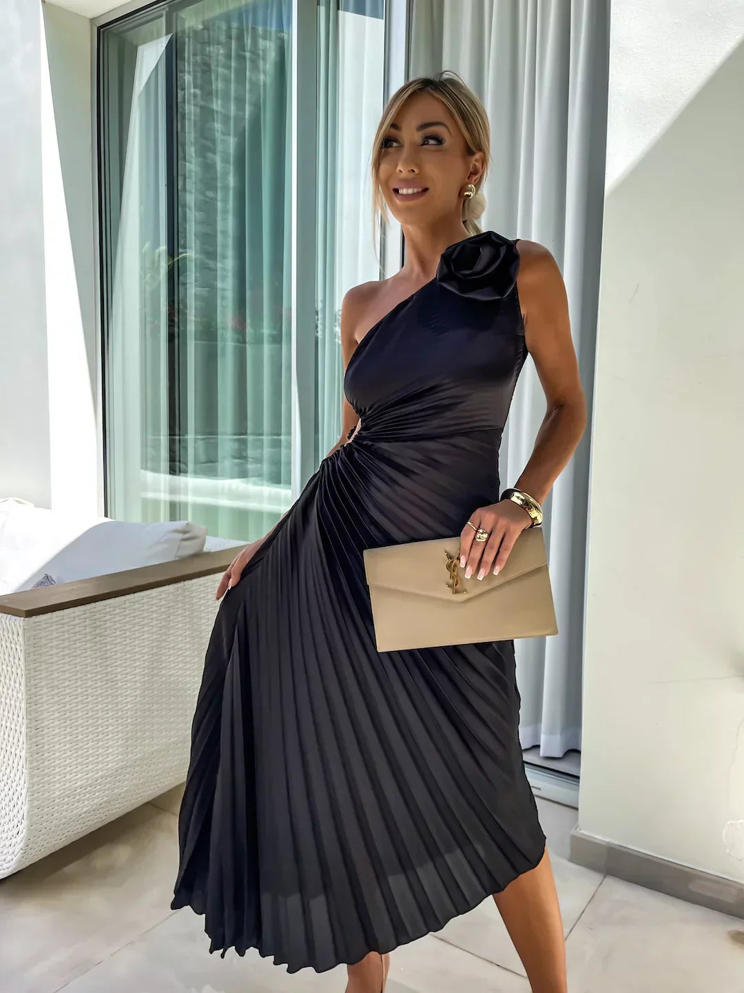 Lizbeth – Robe à épaules fleuries