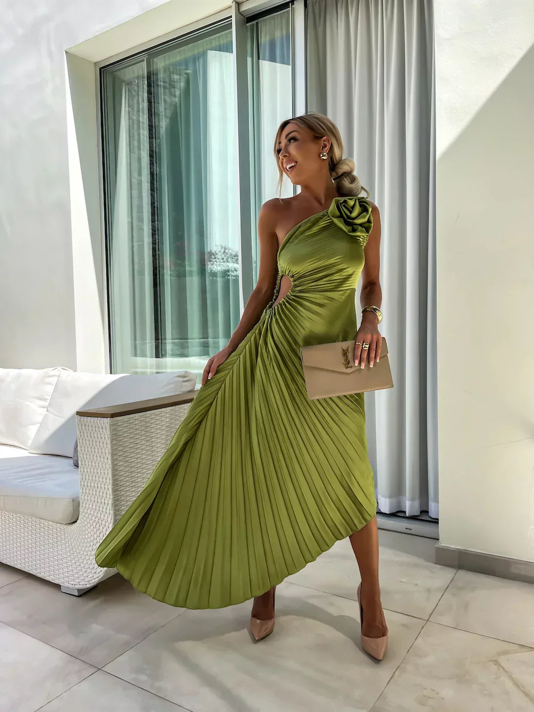 Lizbeth – Robe à épaules fleuries