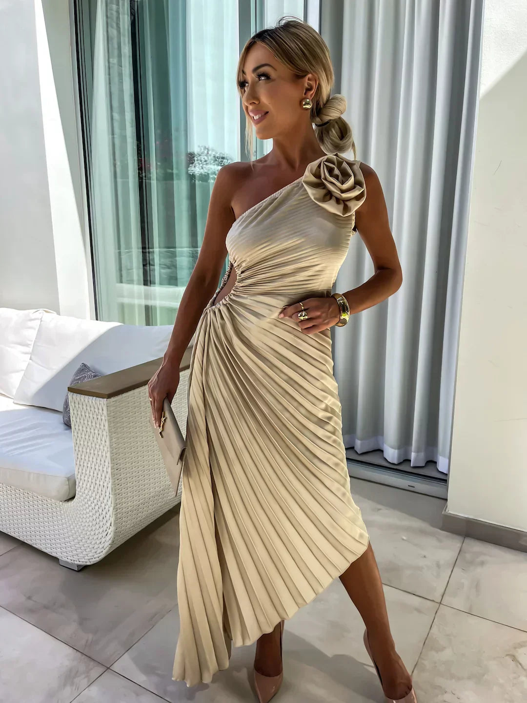 Lizbeth – Robe à épaules fleuries
