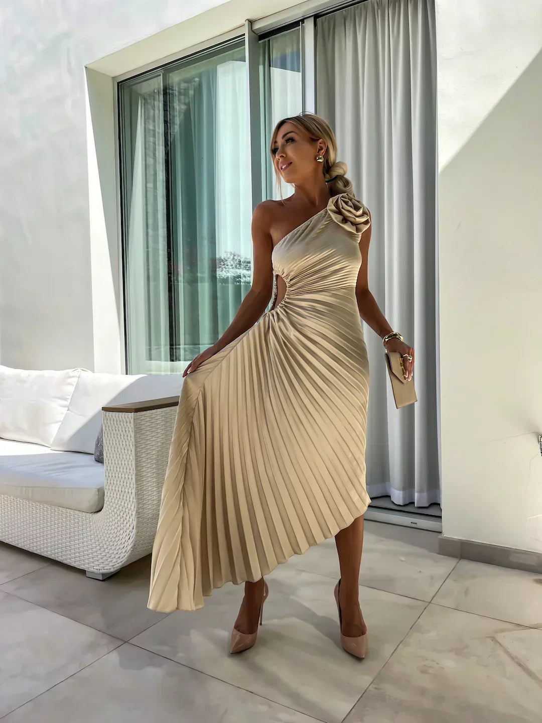 Lizbeth – Robe à épaules fleuries