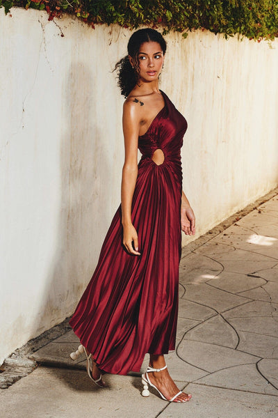 Sylviana – Robe Midi Plissée à Épaule Dénudée