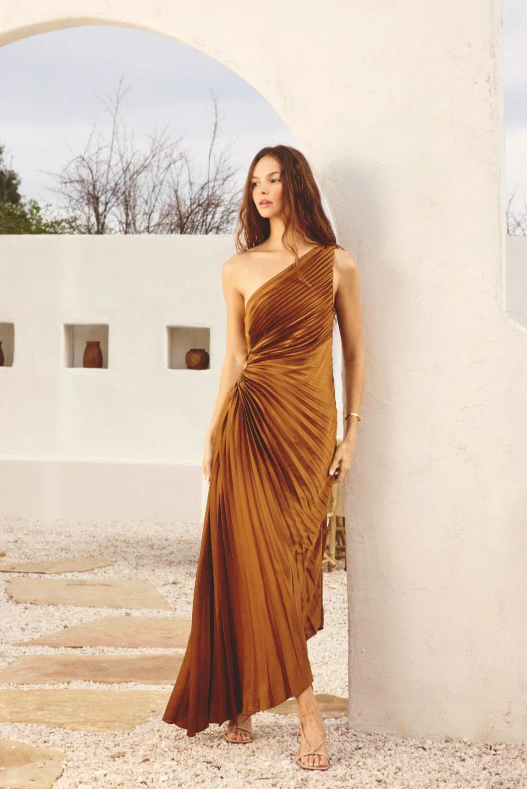 Sylviana – Robe Midi Plissée à Épaule Dénudée