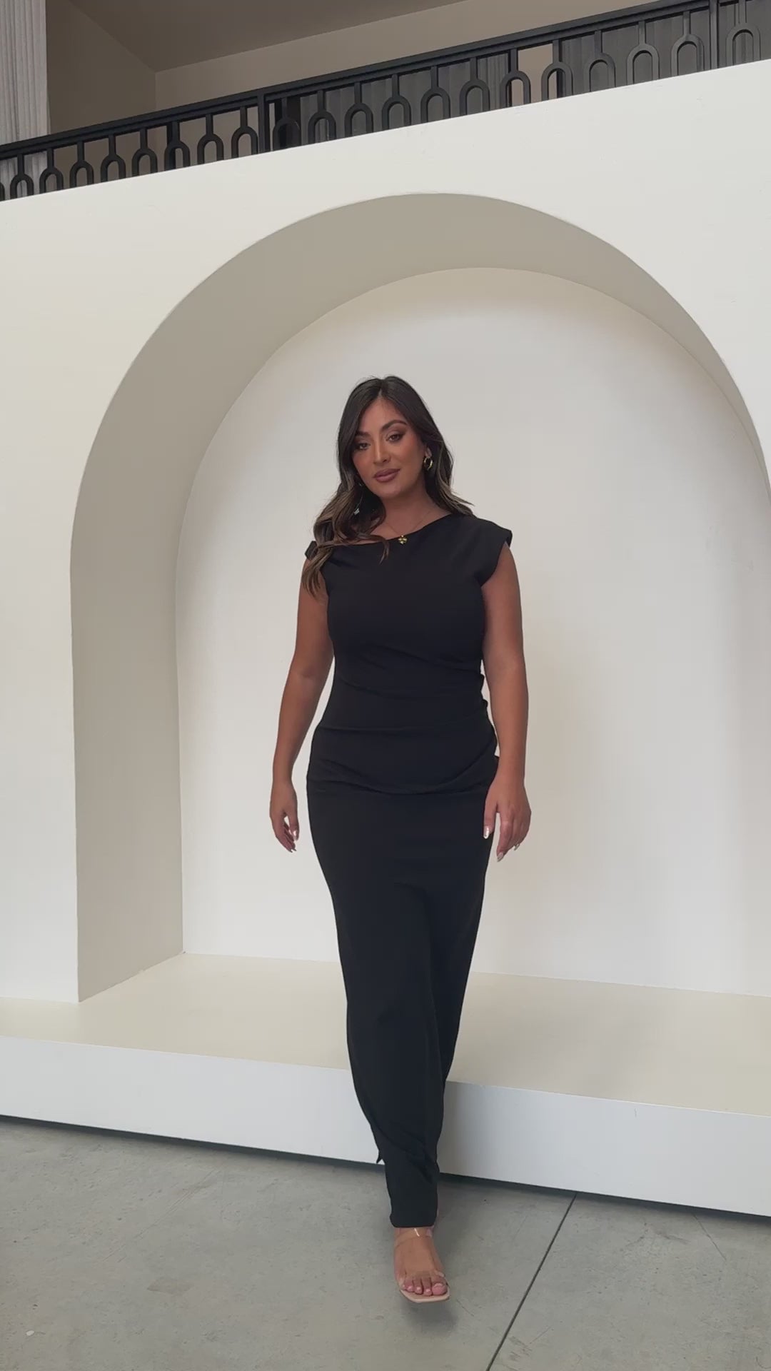 Lilah – Robe longue sculptante au charme irrésistible